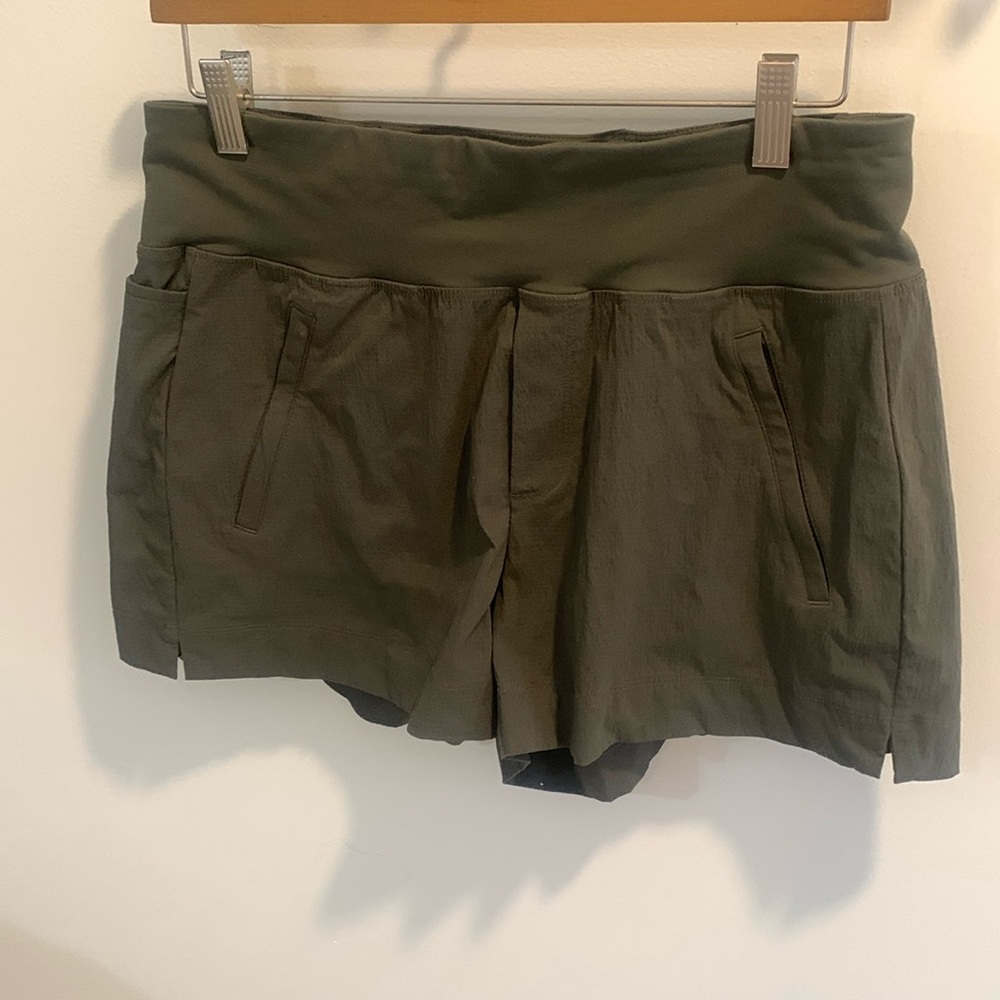 Athleta Trekkie north shorts